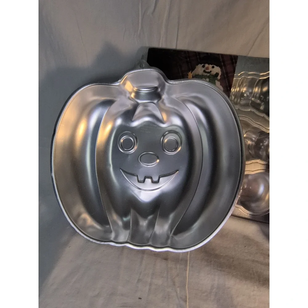 Vintage Wilton Halloween Cake Pan Lot Jack O Lantern Pumpkin & Mini Pumpkin Baki